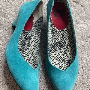 BC Footwear Teal suede low-heel pumps Size 7.5